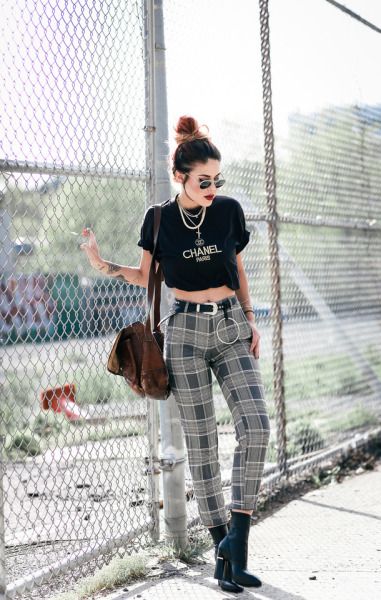 Plaid pants and t-shirt for chic grunge outfits