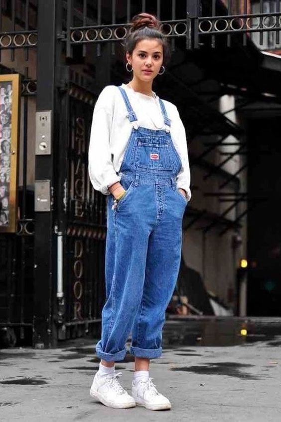 Baggy jumper jeans and long sleeve t-shirt