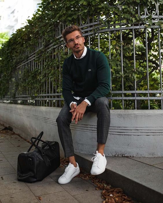 emerald green sweater and dark grey pants as good combination for workwear