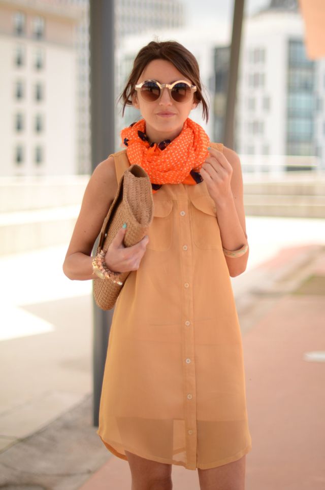 orange syale and nude color outfits to brigg clashing color combination