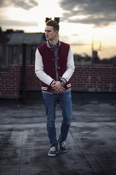Bomber jackets in college outfit style to look cool