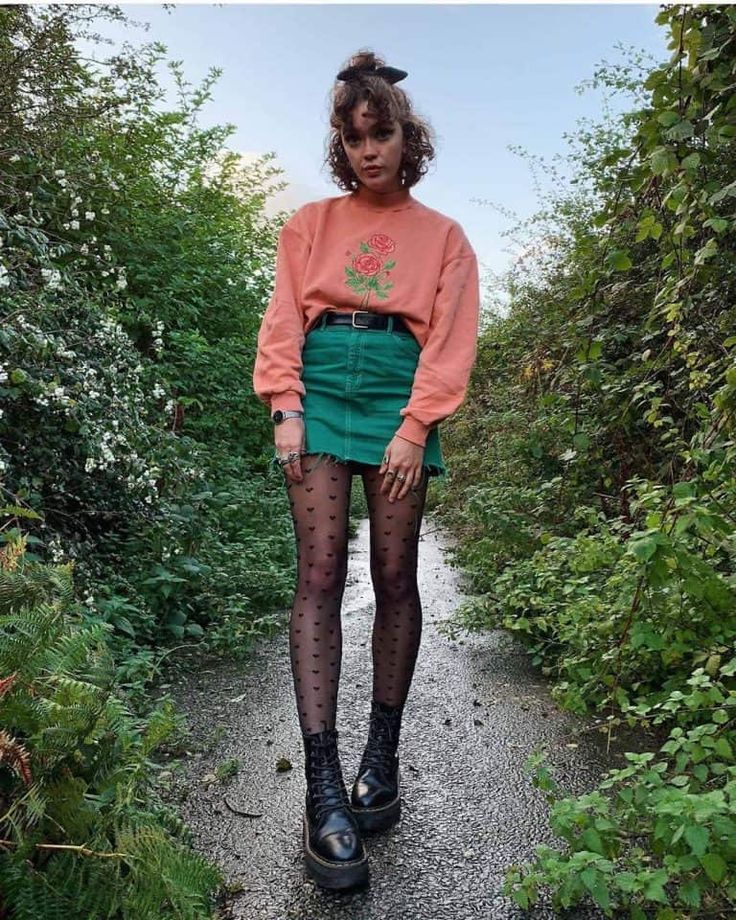 pink sweater and pale green mini skirt for cute grunge style