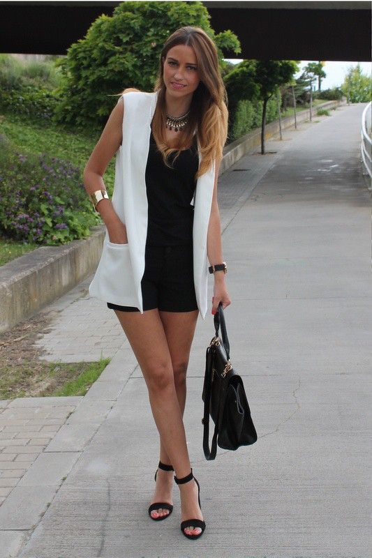 best women's outfit ideas in summer with sleeveless blazer