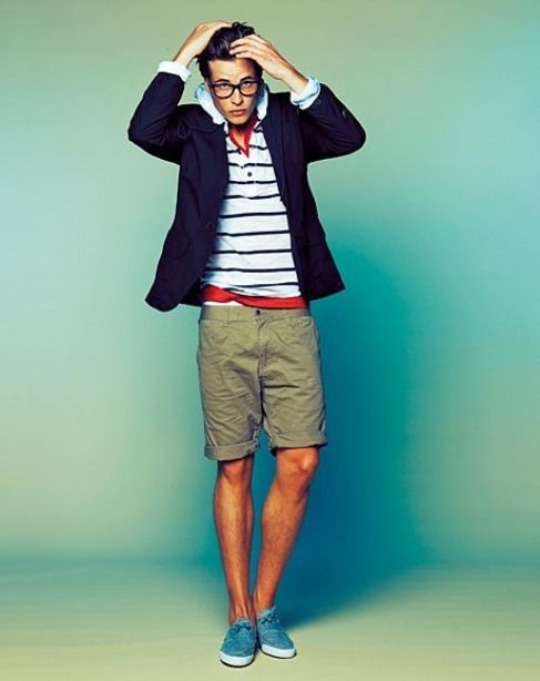 Khaki shorts combined with stripes tops for casual outfit ideas 