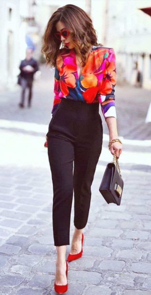 Big flower printed blouse on your outfit ideas