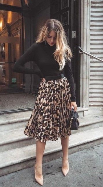 simple classy style on your spring outfit in the black long sleeve t-shirt and floral midi pleated skirt