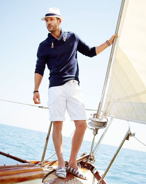 outfit for traveling in boats