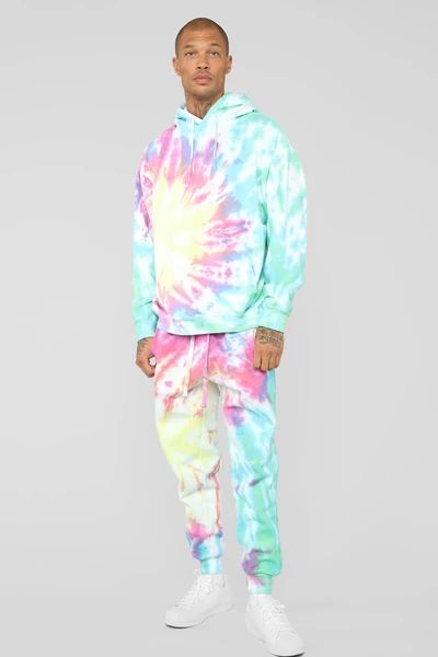 pastel tie-dye outfits