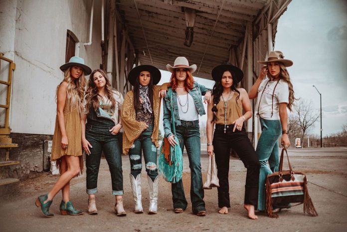 Countryside Cowgirl Style in Women's Outfit Ideas