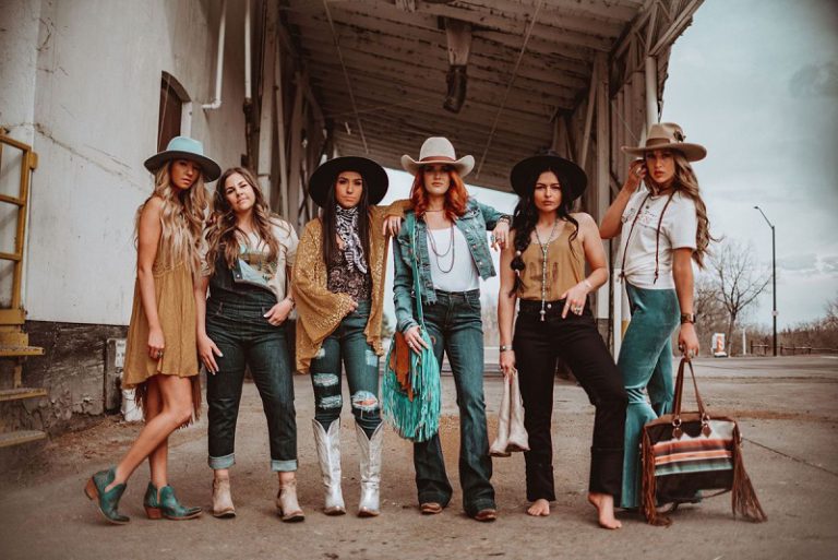 Countryside Cowgirl Style in Women's Outfit Ideas