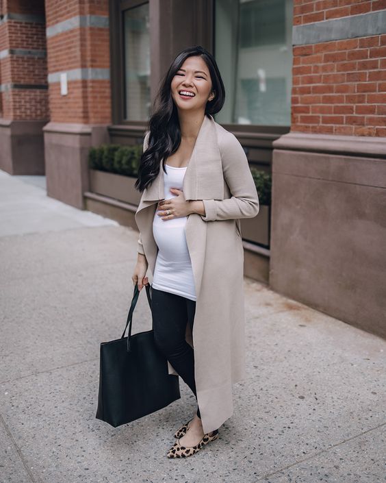 Long Cardigan and Leopard Flat for fashionable pregnancy style