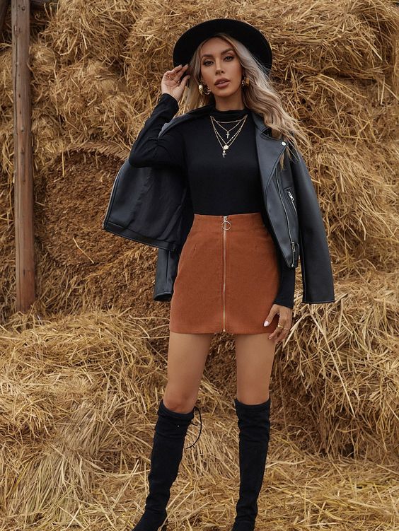 Countryside look in cowgirl outfit ideas with mini skirt