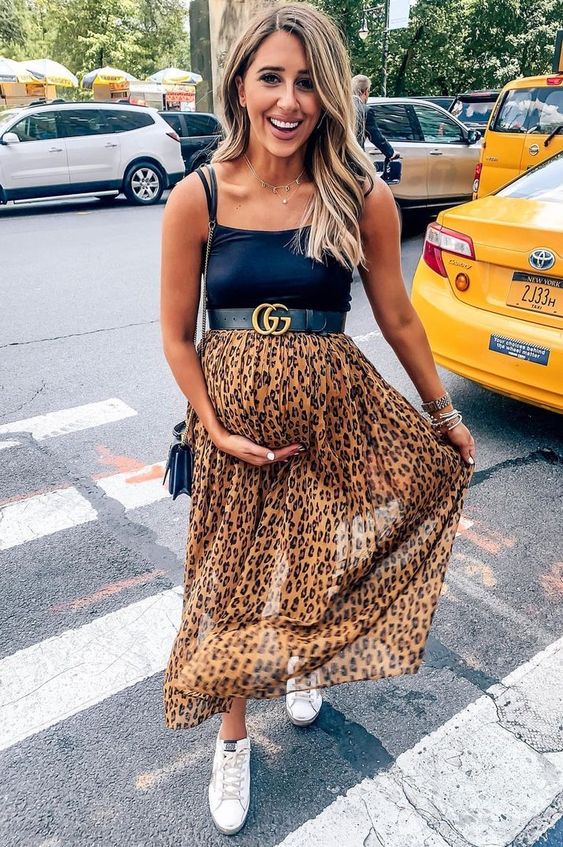 Leopard Print Skirt in maternity outfit ideas