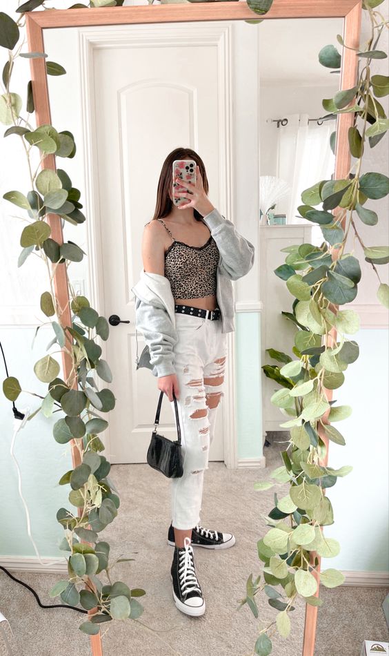 Leopard Tops and White Ripped Jeans for aesthetic summer outfit ideas