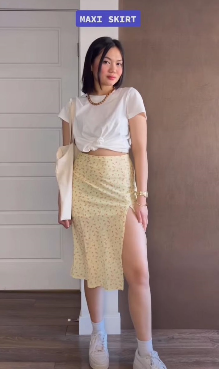 Styling your white t-shirt with Fashionable Skirt