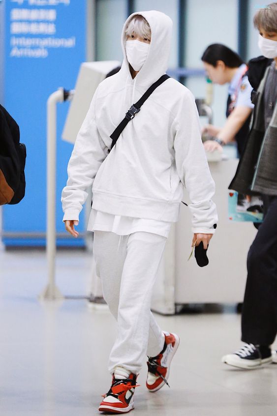 Simple with One Set Hoodie in the airport style