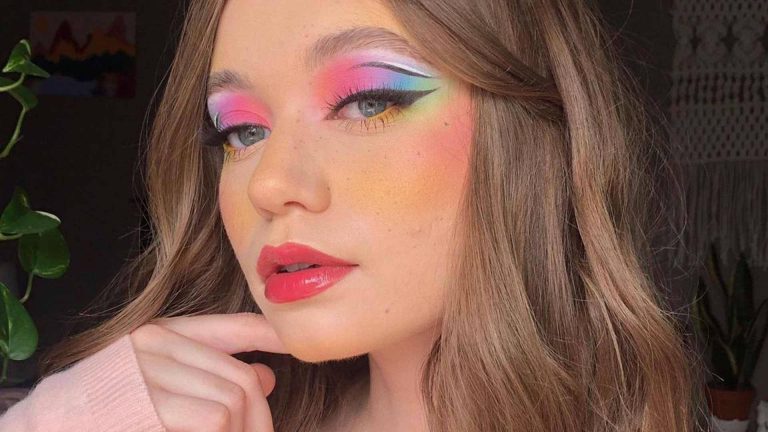 Fun and Attractive Looks with Colorful Makeup Ideas