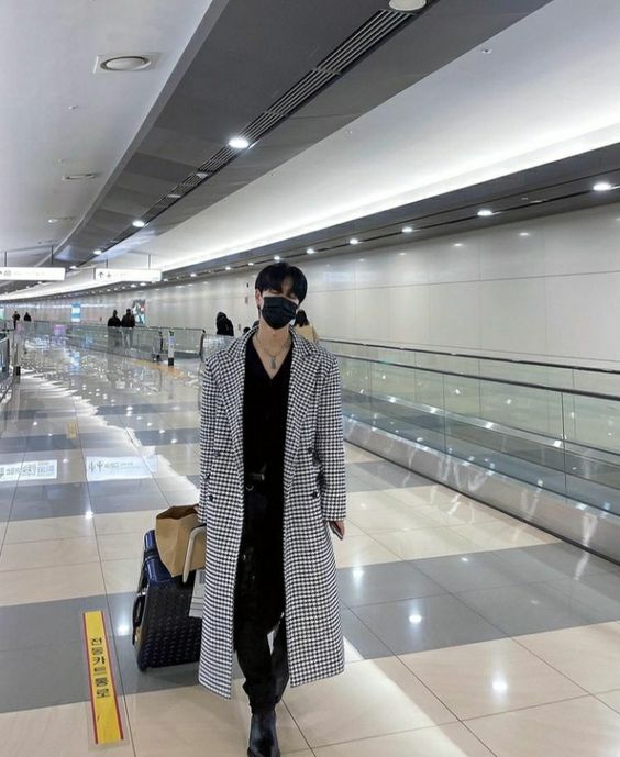 Feel Comfy with Long Coat in the airport