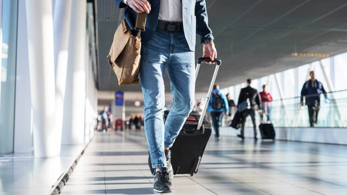 18 Trendy Airport Outfits for Travel Style | Fashion Inspirations for Men