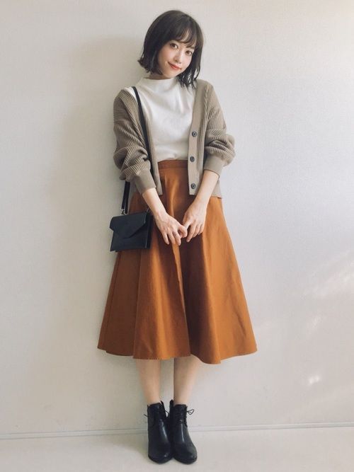 Midi Skirt that look chic for petite girls