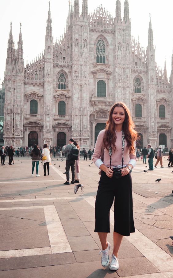 Simple Outfit Style to Walk Around in Italy