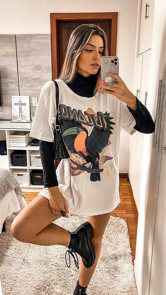Retro outfit style with Oversized Vintage T-shirt