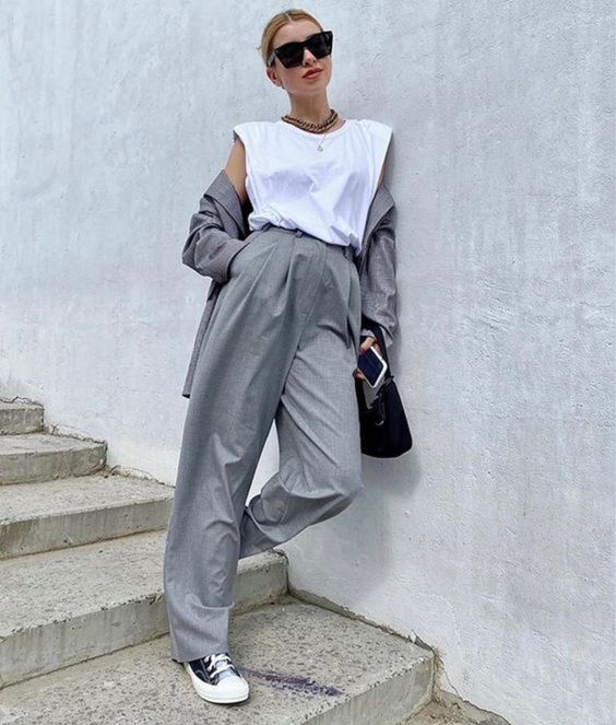 Combine Sleeveless Top and Baggy Trousers 