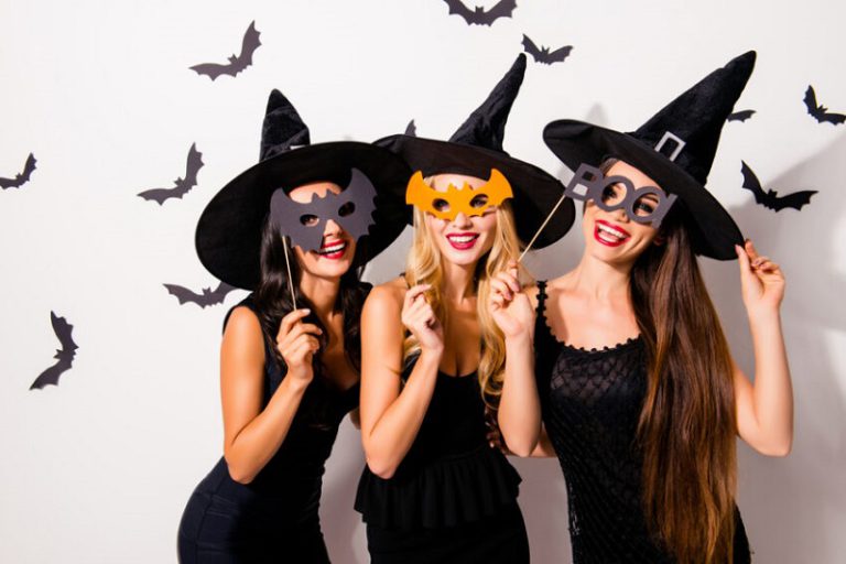 Easy and Fun Halloween Costume Ideas to Recreate [ 31 Last-Minute Costumes for Halloween Party]